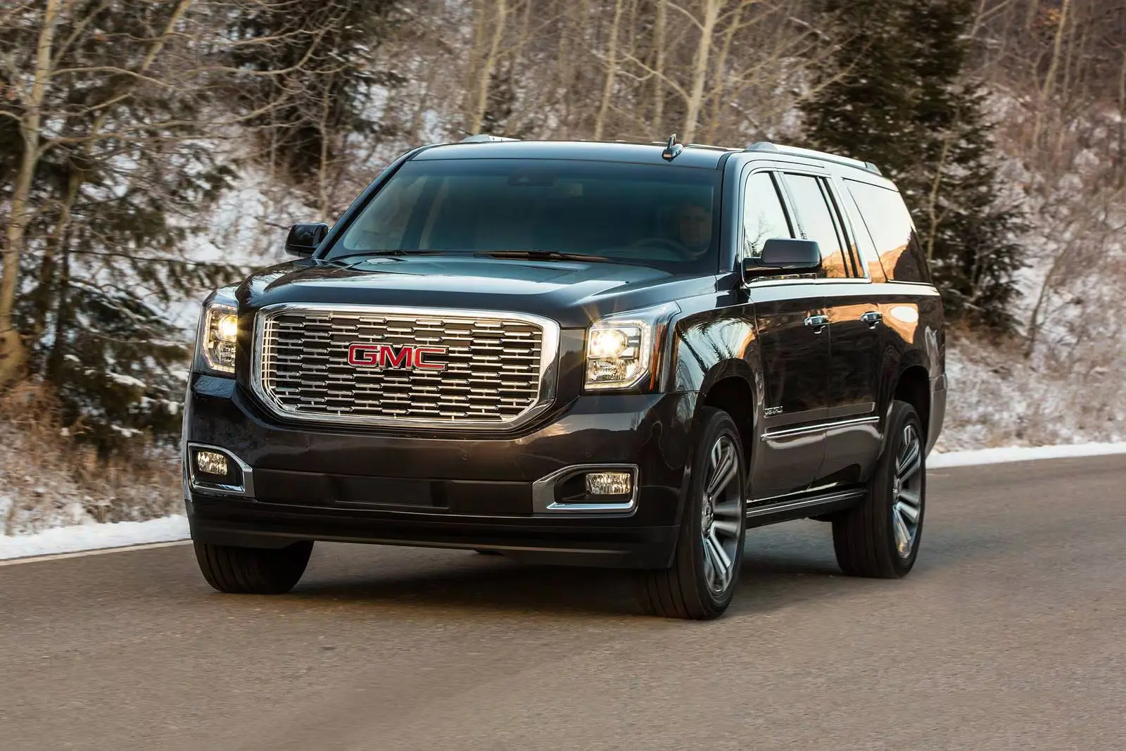 Luxury GMC Yukon XL 2018 for Bahrain to Saudi Transfers